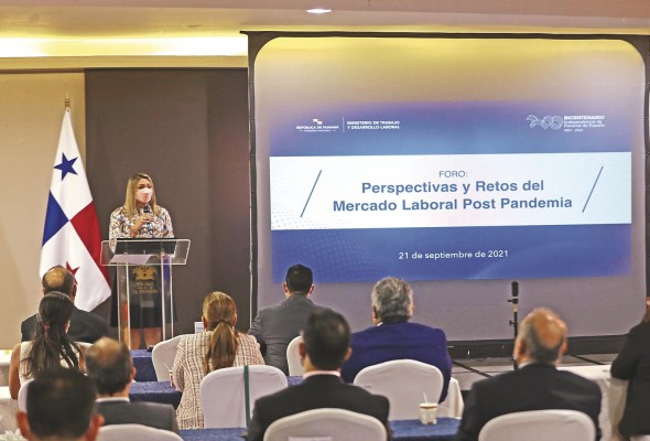 La ministra Doris Zapata, durante su participación en el foro del Mitradel y la OIT: 'Perspectivas y retos del mercado laboral postpandemia'. La ministra Doris Zapata, durante su participación en el foro del Mitradel y la OIT: 'Perspectivas y retos del mercado laboral postpandemia'.