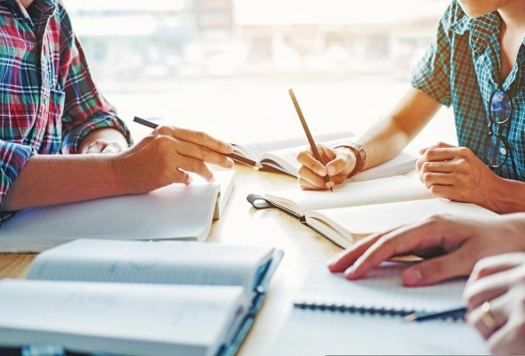 El 'blended learning' es una nueva metodología educacional que busca mezclar la presencialidad y el aprendizaje en línea. El 'blended learning' es una nueva metodología educacional que busca mezclar la presencialidad y el aprendizaje en línea.