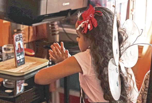 Alrededor de 900 mil estudiantes comenzaron este lunes el año lectivo 2021. Alrededor de 900 mil estudiantes comenzaron este lunes el año lectivo 2021.