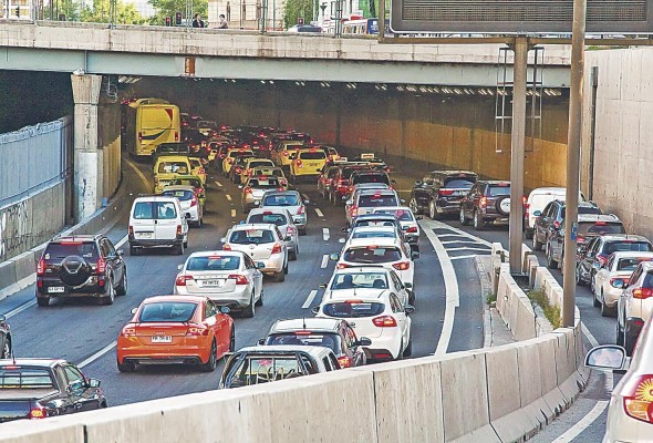 La 'gestión inteligente' de la circulación vial, con herramientas como la “movilidad conectada” y el manejo en tiempo real, se vislumbra como la alternativa más eficiente para disminuir la congestión en ciudades. La 'gestión inteligente' de la circulación vial, con herramientas como la “movilidad conectada” y el manejo en tiempo real, se vislumbra como la alternativa más eficiente para disminuir la congestión en ciudades.