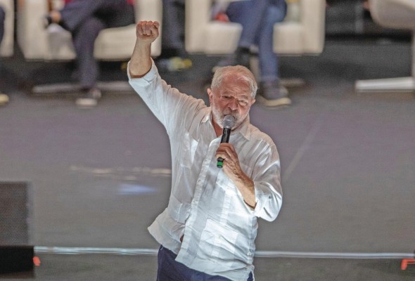 Lula participó junto a líderes políticos y sociales regionales que lo apoyarán en esa región como candidatos a gobernador, senado, diputados federales y regionales. Lula participó junto a líderes políticos y sociales regionales que lo apoyarán en esa región como candidatos a gobernador, senado, diputados federales y regionales.