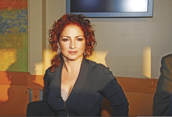 Gloria Estefan es una de las cantantes latinas más reconocidas en el mundo. Gloria Estefan es una de las cantantes latinas más reconocidas en el mundo.