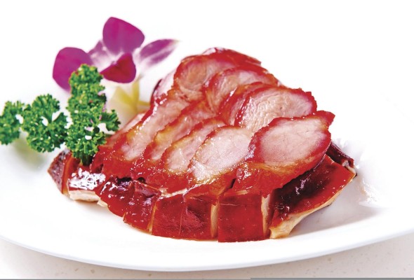 Usted no puede decir que es fanático de la comida china si no ha comido el tradicional puerco asado con 5 Especias. La carne de cerdo es probablemente la principal proteína animal utilizada no tanto así la carne de res, pero si lo que le apetece es eso, entonces pida la carne acompañada con cebollas y pimienta de Sichuan. Usted no puede decir que es fanático de la comida china si no ha comido el tradicional puerco asado con 5 Especias. La carne de cerdo es probablemente la principal proteína animal utilizada no tanto así la carne de res, pero si lo que le apetece es eso, entonces pida la carne acompañada con cebollas y pimienta de Sichuan.