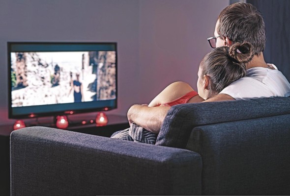 Según los expertos, las parejas deben tomar en cuenta que no es lo mismo erotismo que pornografía. Según los expertos, las parejas deben tomar en cuenta que no es lo mismo erotismo que pornografía.