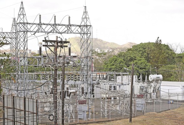 La cuarta línea de transmisión eléctrica tiene como principal objetivo aumentar la capacidad de llevar energía. La cuarta línea de transmisión eléctrica tiene como principal objetivo aumentar la capacidad de llevar energía.