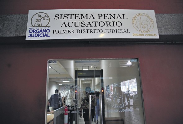 Sistema Penal Acusatorio donde se celebró la audiencia el fin de semana. Hoy será en el salón del Segundo Tribunal en Ancón. Sistema Penal Acusatorio donde se celebró la audiencia el fin de semana. Hoy será en el salón del Segundo Tribunal en Ancón.