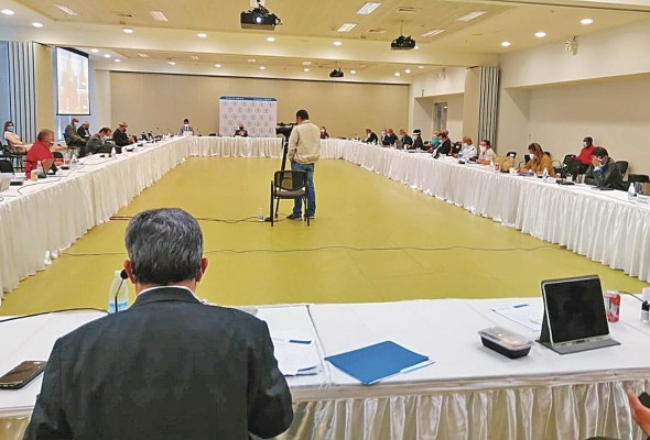 Conato pretende volver a la mesa del diálogo, en los próximos días, si se admite la participación de la OIT. Conato pretende volver a la mesa del diálogo, en los próximos días, si se admite la participación de la OIT.