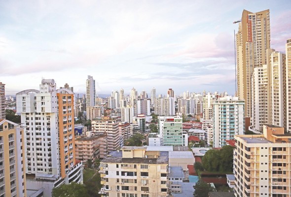 A partir de la década de 1990 y en lo que va del siglo XXI el barrio de El Cangrejo 'creció y se volvió más alto', debido a la construcción de edificios cuya altura promedio llegó a los 19 pisos. A partir de la década de 1990 y en lo que va del siglo XXI el barrio de El Cangrejo 'creció y se volvió más alto', debido a la construcción de edificios cuya altura promedio llegó a los 19 pisos.