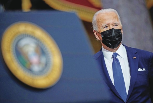 El presidente de EE.UU., Joe Biden, responsabilizó este jueves al exmandatario Donald Trump (2017-2021) de crear una “red de mentiras” sobre las elecciones de 2020 e incitar a sus seguidores a asaltar el Capitolio hace un año. El presidente de EE.UU., Joe Biden, responsabilizó este jueves al exmandatario Donald Trump (2017-2021) de crear una “red de mentiras” sobre las elecciones de 2020 e incitar a sus seguidores a asaltar el Capitolio hace un año.
