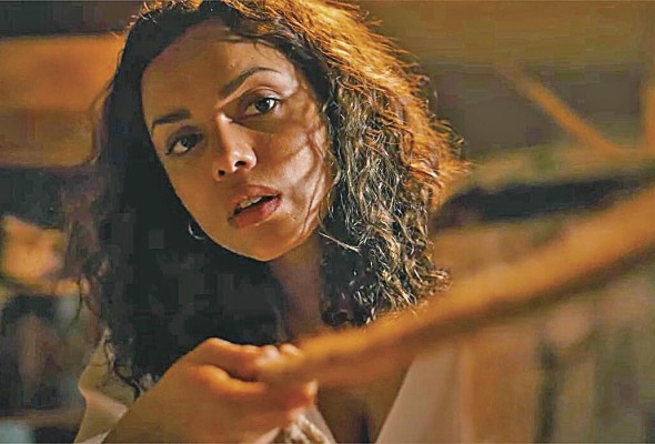 La cinta sigue a Tess (Georgina Campbell), Keith (Bill Skarsgard) y AJ (Justin Long) en un barrio ruinoso de Detroit. La cinta sigue a Tess (Georgina Campbell), Keith (Bill Skarsgard) y AJ (Justin Long) en un barrio ruinoso de Detroit.