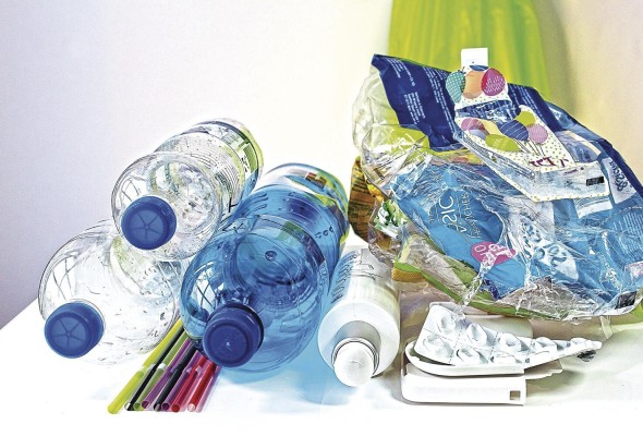 El plástico es una buena alternativa para que los inversionistas creen fábricas de reciclaje. El plástico es una buena alternativa para que los inversionistas creen fábricas de reciclaje.