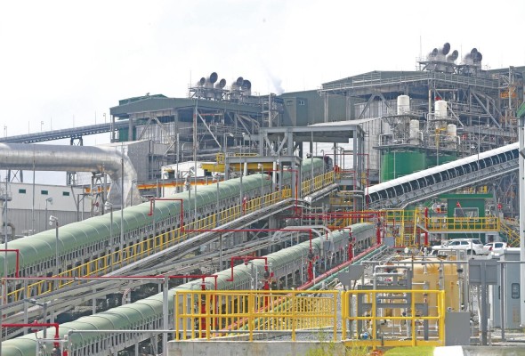 La empresa minera tiene suspendida las operaciones comerciales desde diciembre y la del puerto desde hace dos semanas. La empresa minera tiene suspendida las operaciones comerciales desde diciembre y la del puerto desde hace dos semanas.