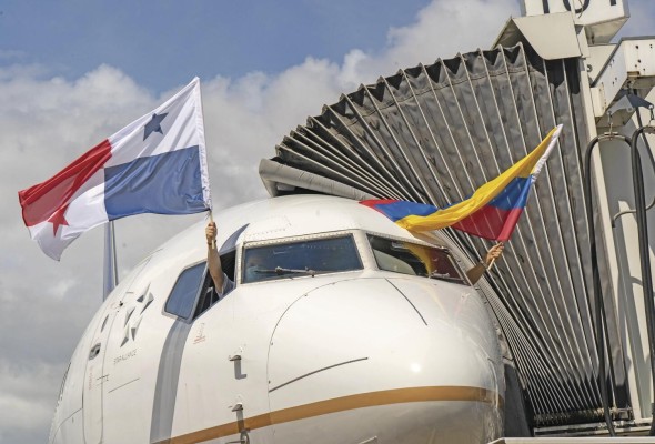 Vuelo de Copa antes del despegue de Panamá hacia Armenia, Colombia. Vuelo de Copa antes del despegue de Panamá hacia Armenia, Colombia.