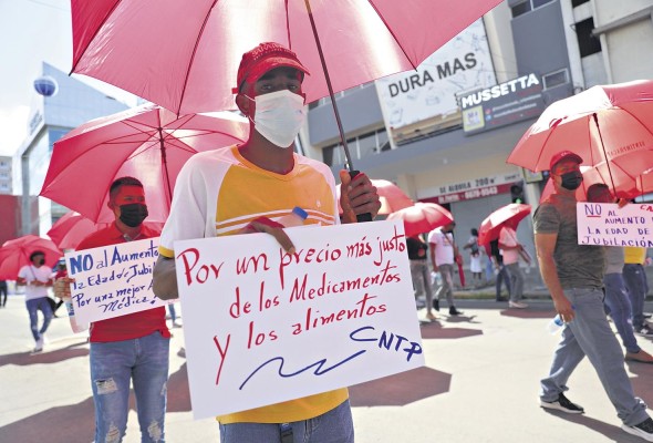 Miles de trabajadores marcharon ayer domingo 1 de mayo exigiendo se respete el derecho al trabajo y mejores salarios. Miles de trabajadores marcharon ayer domingo 1 de mayo exigiendo se respete el derecho al trabajo y mejores salarios.