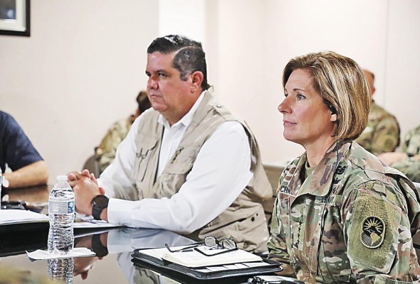 El ministro de Seguridad, Juan Pino, junto a la general Laura Richardson. El ministro de Seguridad, Juan Pino, junto a la general Laura Richardson.