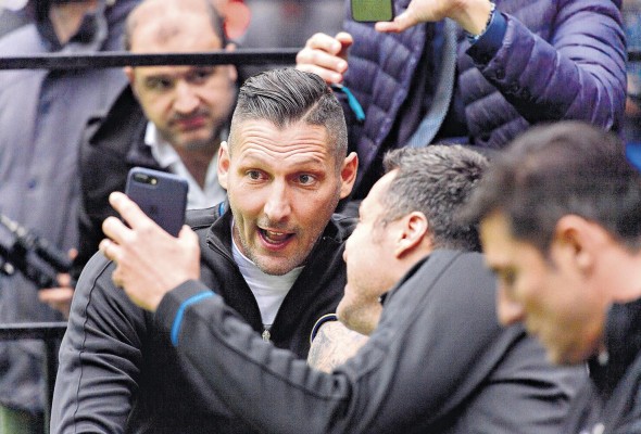El exjugador ha aprovechado una entrevista por las redes sociales para expresar su resentimiento con un sector de la afición italiana. El exjugador ha aprovechado una entrevista por las redes sociales para expresar su resentimiento con un sector de la afición italiana.