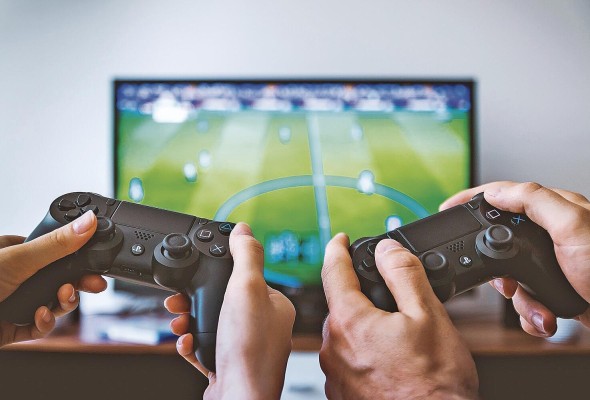 48% de los consumidores juegan en PC. 48% de los consumidores juegan en PC.