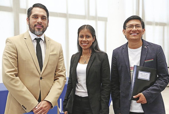 Beneficiarios: José González, de Santiago, Veraguas; Yulissa Díaz, de Penonomé, Coclé, y Lenín Morales López, de Guna Yala Beneficiarios: José González, de Santiago, Veraguas; Yulissa Díaz, de Penonomé, Coclé, y Lenín Morales López, de Guna Yala