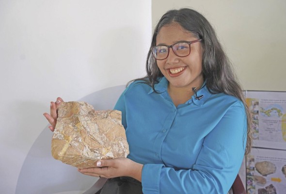 La estudiante Hillary Sandoval fue beneficiada en la convocatoria pública de nuevos investigadores 2019 - Ronda II de la Senacyt. La estudiante Hillary Sandoval fue beneficiada en la convocatoria pública de nuevos investigadores 2019 - Ronda II de la Senacyt.