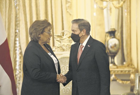 Juana Herrera, ministra de la Mujer, y el mandatario Laurentino Cortizo. Juana Herrera, ministra de la Mujer, y el mandatario Laurentino Cortizo.