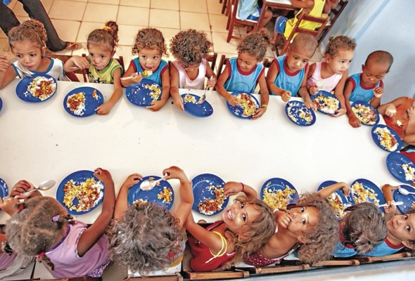 Más de 9 millones de niños han sufrido la pérdida de la única comida del día por el cierre escolar. Más de 9 millones de niños han sufrido la pérdida de la única comida del día por el cierre escolar.