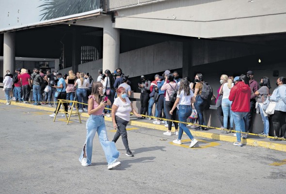La economía venezolana, luego de hundirse un 75 % desde 2013 -según Datanálisis-, comenzó su recuperación el año pasado. La economía venezolana, luego de hundirse un 75 % desde 2013 -según Datanálisis-, comenzó su recuperación el año pasado.