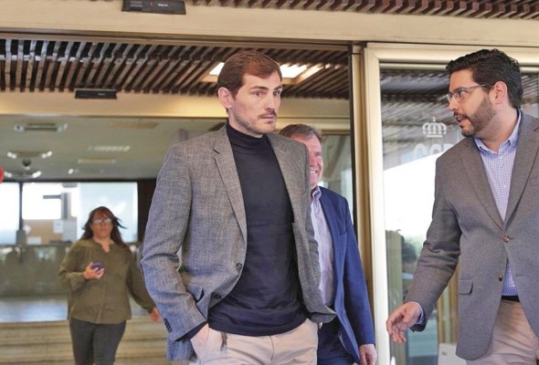 Casillas anunció su intención de presentarse a las elecciones de la RFEF el pasado 17 de febrero. Casillas anunció su intención de presentarse a las elecciones de la RFEF el pasado 17 de febrero.