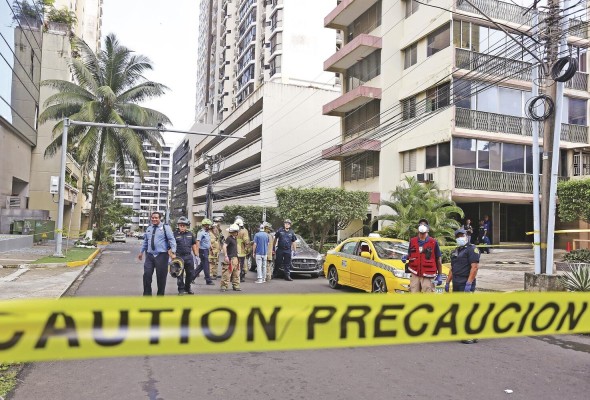 El Cuerpo de Bomberos de Panamá, durante una supervisión en las afueras del PH Urbana. El Cuerpo de Bomberos de Panamá, durante una supervisión en las afueras del PH Urbana.