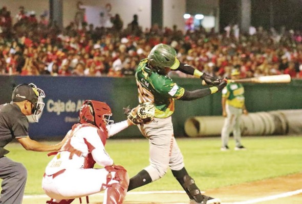 El béisbol juvenil ha tomado la responsabilidad de llevar el tema del regionalismo al terreno de juego. El béisbol juvenil ha tomado la responsabilidad de llevar el tema del regionalismo al terreno de juego.