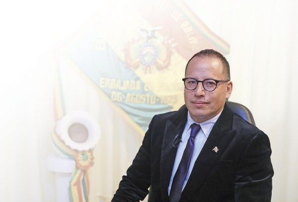 Carlos Javier Suárez Cornejo, encargado de Negocio a.i., Embajada de Bolivia en Panamá Carlos Javier Suárez Cornejo, encargado de Negocio a.i., Embajada de Bolivia en Panamá