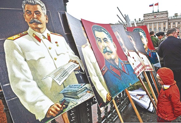 Vladimir Putin no es un pionero del autoritarismo. Su antecesor, Josef Stalin, inició el proceso en 1937 con la 'Gran Purga' o el 'Gran Terror', donde más de 700 mil persona fueron ejecutadas. Vladimir Putin no es un pionero del autoritarismo. Su antecesor, Josef Stalin, inició el proceso en 1937 con la 'Gran Purga' o el 'Gran Terror', donde más de 700 mil persona fueron ejecutadas.