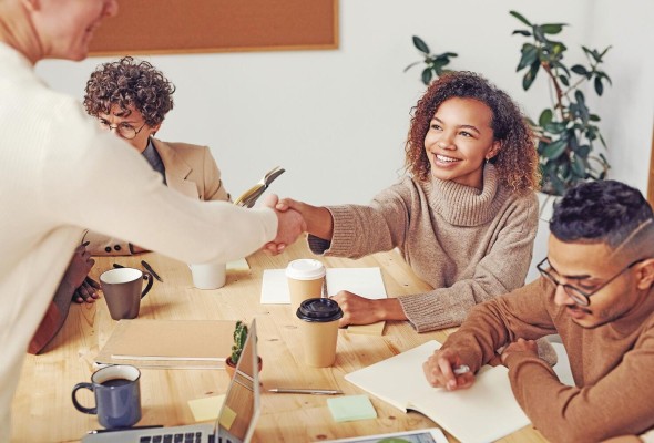En la empresa familiar, por el simple hecho de ser parientes, se vive día a día un conjunto de emociones. En la empresa familiar, por el simple hecho de ser parientes, se vive día a día un conjunto de emociones.