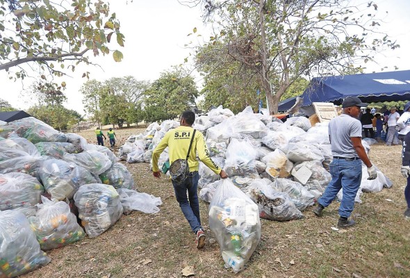 Más de 800 voluntarios, en limpieza de playa Más de 800 voluntarios, en limpieza de playa
