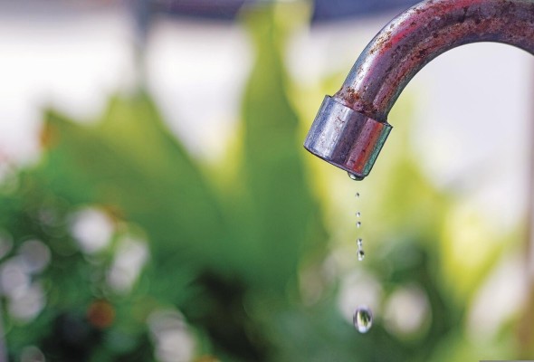La escasez de lluvia puede ocasionar el racionamiento del agua. La escasez de lluvia puede ocasionar el racionamiento del agua.