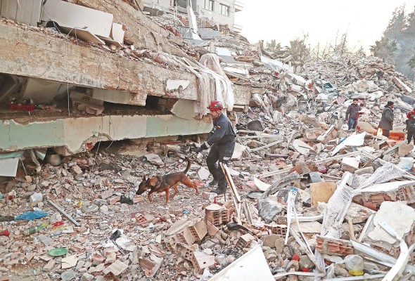 El reciente terremoto en Turquia ha dejado miles de muertos y heridos. El reciente terremoto en Turquia ha dejado miles de muertos y heridos.