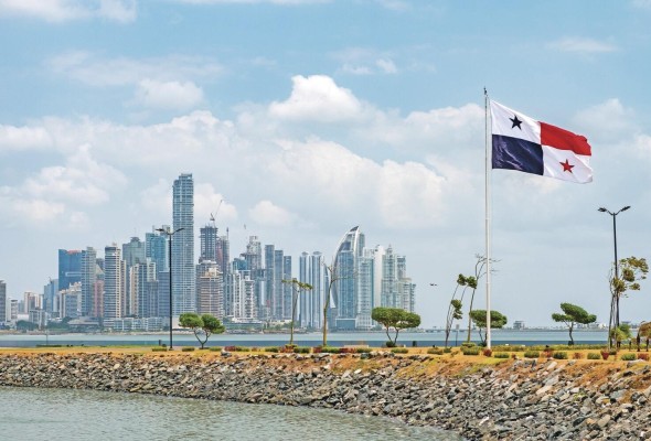 En Panamá, el nacionalismo cultural romántico se contrapuso a la presencia afroantillana y a la extranjerización del espacio. En Panamá, el nacionalismo cultural romántico se contrapuso a la presencia afroantillana y a la extranjerización del espacio.