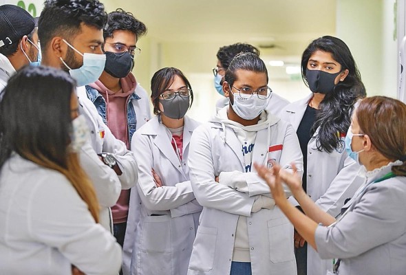 La resistencia a los antimicrobianos es una de las 10 principales amenazas de salud pública a las que se enfrenta la humanidad. La resistencia a los antimicrobianos es una de las 10 principales amenazas de salud pública a las que se enfrenta la humanidad.