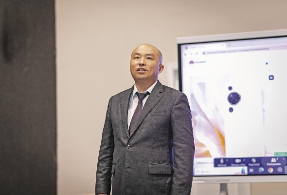 Baotong Chen, vicepresidente de Servicios de Implementación Multi-Country de Huawei Centroamérica y el Caribe. Baotong Chen, vicepresidente de Servicios de Implementación Multi-Country de Huawei Centroamérica y el Caribe.