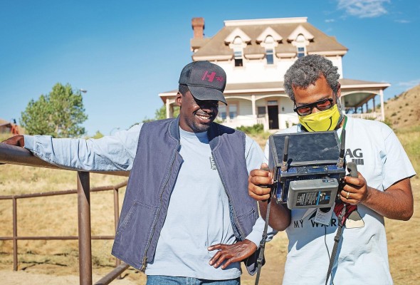 Daniel Kaluuya (i) y el director Jordan Peele, durante el rodaje de una escena. Daniel Kaluuya (i) y el director Jordan Peele, durante el rodaje de una escena.
