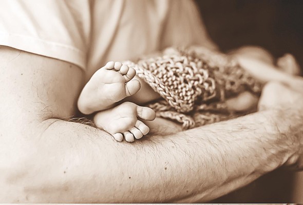 El tiempo que pasa el padre presente influye en la madre. El tiempo que pasa el padre presente influye en la madre.