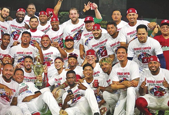 Los Federales de Chiriquí se coronaron por primera vez en el béisbol profesional istmeño. Los Federales de Chiriquí se coronaron por primera vez en el béisbol profesional istmeño.