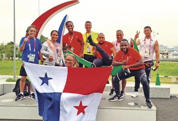 En estos juegos Panamá logró la clasificación de tres atletas, dos en paratletismo y uno en parapowerlifting. En estos juegos Panamá logró la clasificación de tres atletas, dos en paratletismo y uno en parapowerlifting.