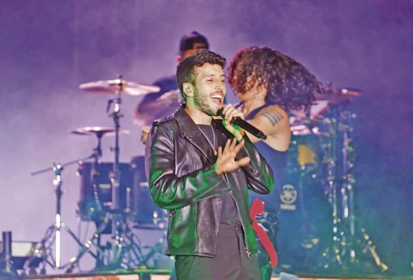 El cantante colombiano Sebastián Yatra participó de la inauguración del alumbrado con su canción de la película 'Encanto': 'Dos oruguitas' El cantante colombiano Sebastián Yatra participó de la inauguración del alumbrado con su canción de la película 'Encanto': 'Dos oruguitas'