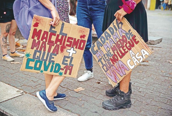 En Panamá, la etiqueta #MePasó mostró cientos de historias de abusos a mujeres en 2019. En Panamá, la etiqueta #MePasó mostró cientos de historias de abusos a mujeres en 2019.