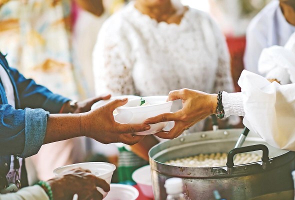 Un plato de comida puede hacer una gran diferencia en la vida de una persona. Un plato de comida puede hacer una gran diferencia en la vida de una persona.