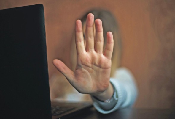 Los infantes deben aceptar en sus redes a personas solo a personas que conozcan. Los infantes deben aceptar en sus redes a personas solo a personas que conozcan.