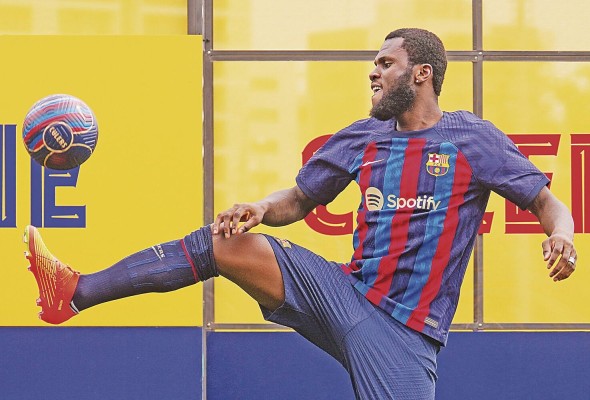 El centrocampista marfileño Frank Kessie durante su presentación como nuevo jugador azulgrana. El centrocampista marfileño Frank Kessie durante su presentación como nuevo jugador azulgrana.