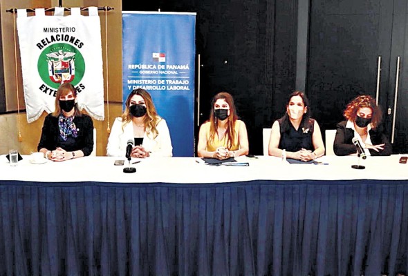 El plan de igualdad salarial fue lanzado el pasado 25 de abril y al acto asistieron tres ministras. El plan de igualdad salarial fue lanzado el pasado 25 de abril y al acto asistieron tres ministras.