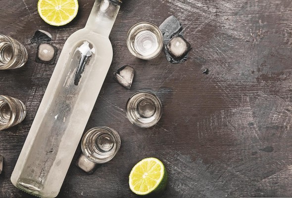 Esta bebida no solo es producida en Rusia. Países como Japón y Estados Unidos también tienen grandes casas que se dedican al Vodka. Esta bebida no solo es producida en Rusia. Países como Japón y Estados Unidos también tienen grandes casas que se dedican al Vodka.
