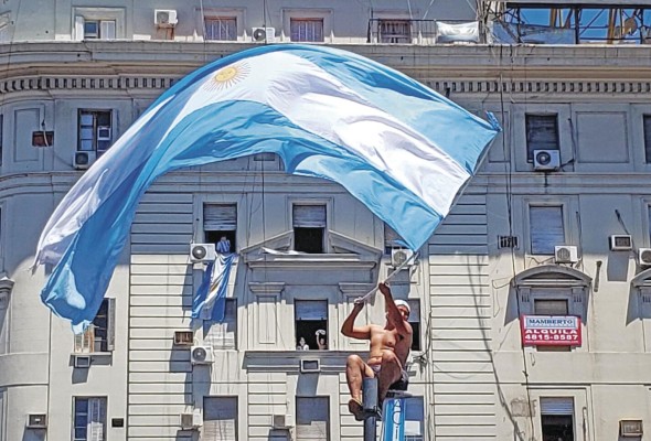 Seguidores de la selección de Argentina reciben a los jugadores tras la victoria en Catar. Seguidores de la selección de Argentina reciben a los jugadores tras la victoria en Catar.